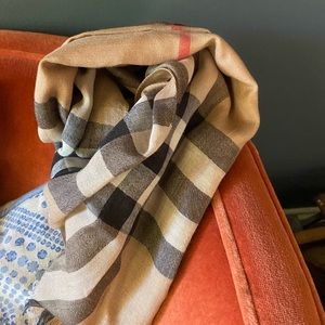 Burberry traditional scarf